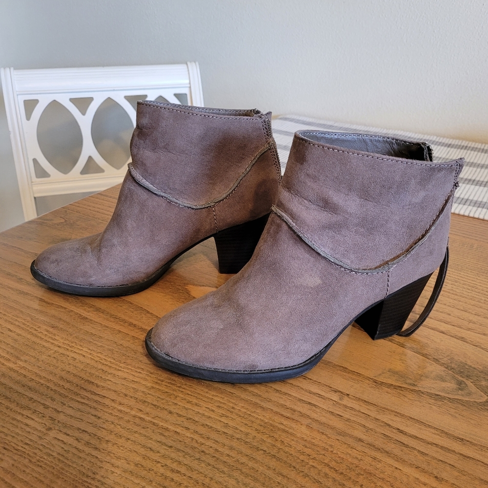 Candies size 7 taupe colored bootie